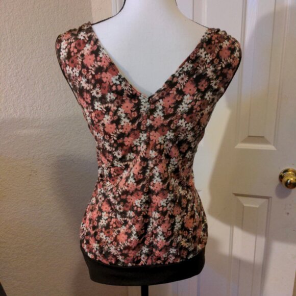 Ladies Floral Top  Size Large  by Delusional  Brown, Mauve & Cream  Sleeveless - Picture 3 of 3